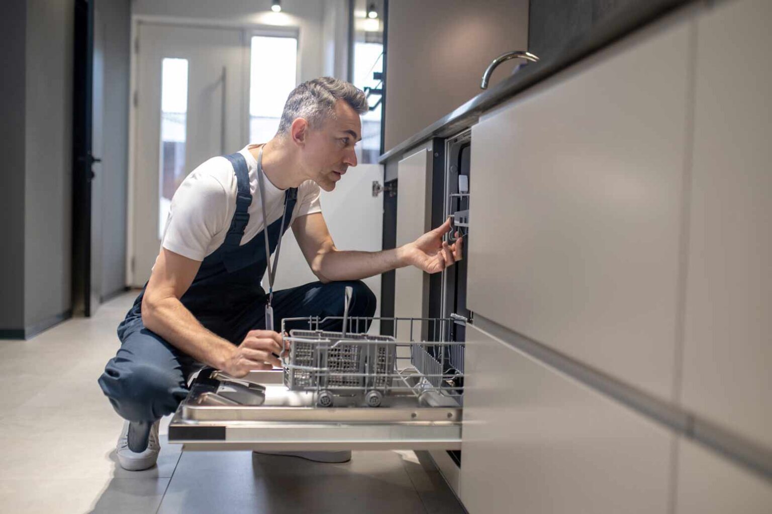 Appliance Repair Technicians Salary Guide in US 2025 by State & Experience