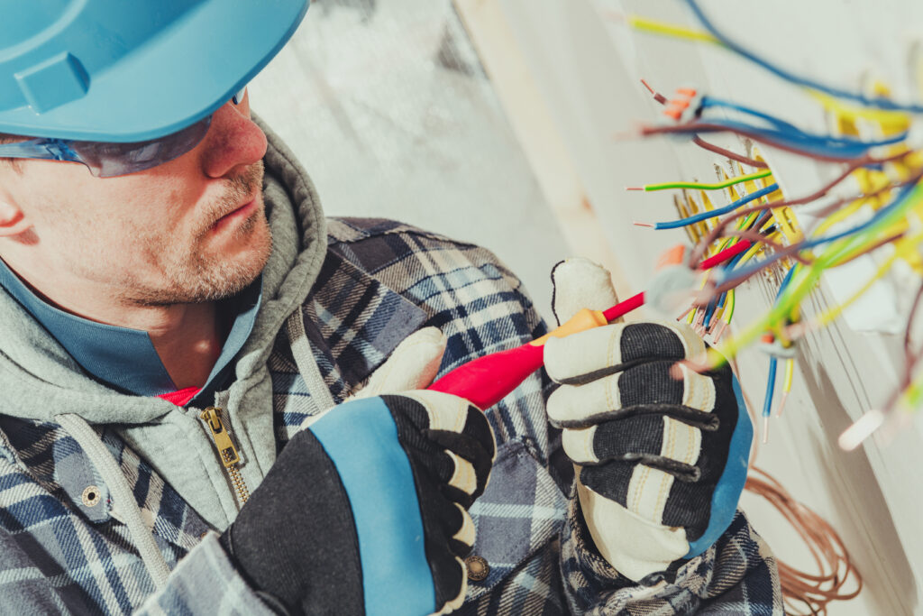 How To Get An Electrical License: Electrician Screwing Cables