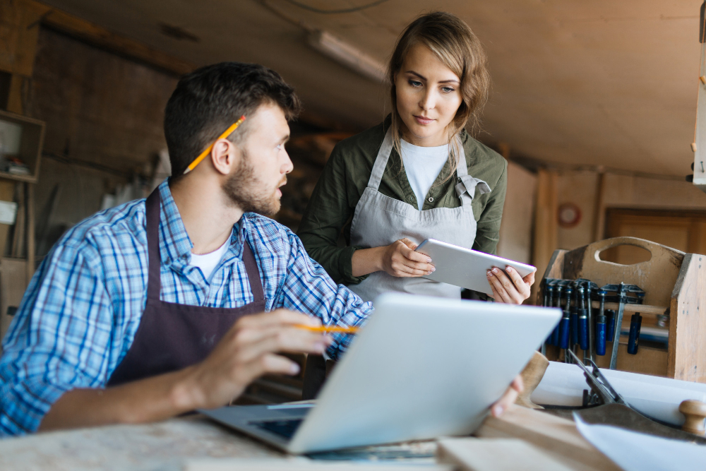 Entrepreneurs filling out business license application in Ohio