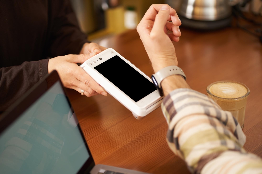 Client paying with an online card from smartwatch
