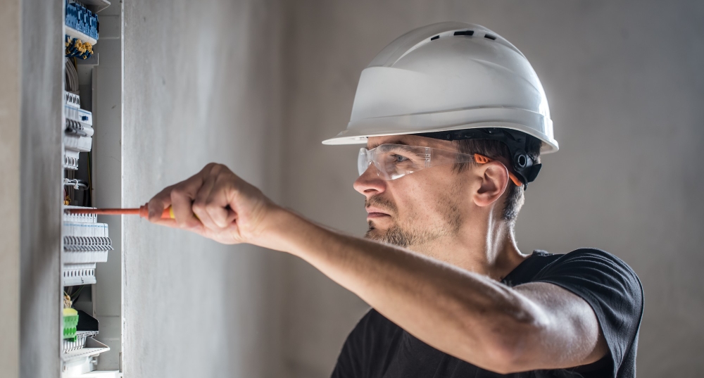 What is an electrician? 
