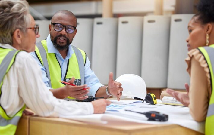 What Does a Contractor Do? Roles, Skills & How To Become One – Invoice Fly