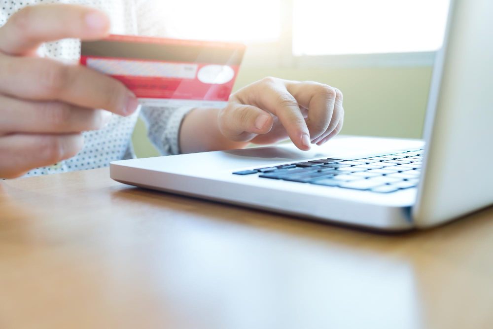 Tracking refund status with credit card