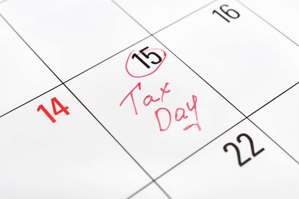 calendar showing day to submit tax forms
