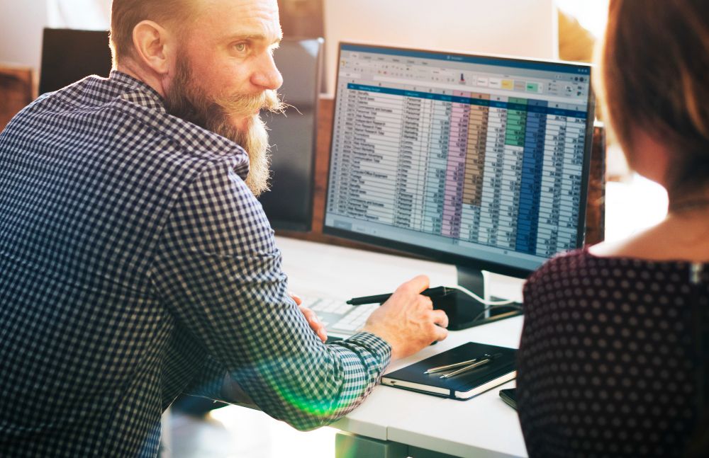 accounts payable team using invoice processing dashboard