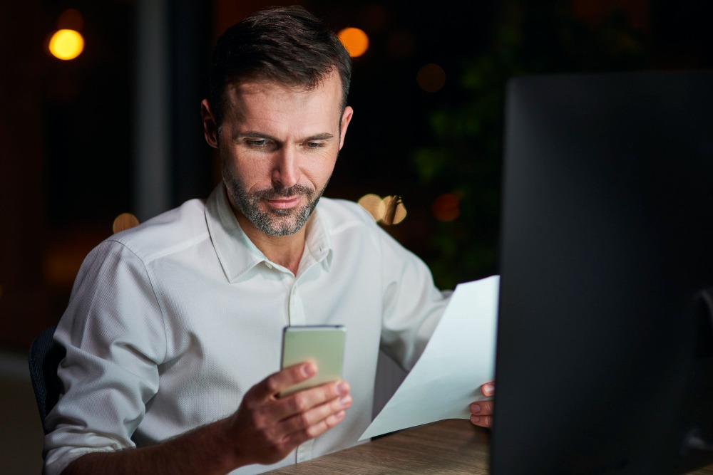 finance manager using invoice reconciliation software