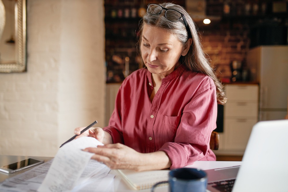 small business owner signing notice and acknowledgment of receipt