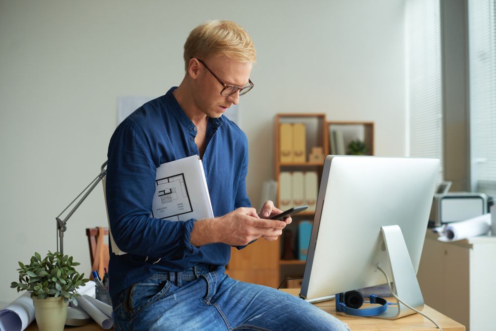 marketer optimizing plumber google business profile for local lead generation