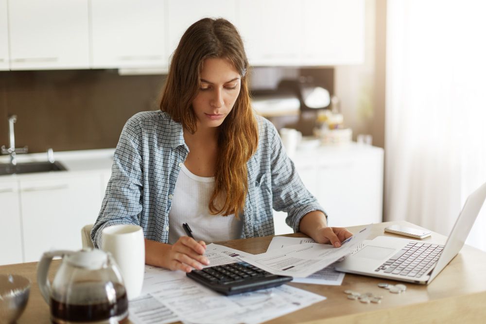 entrepreneur planning a business expense budget