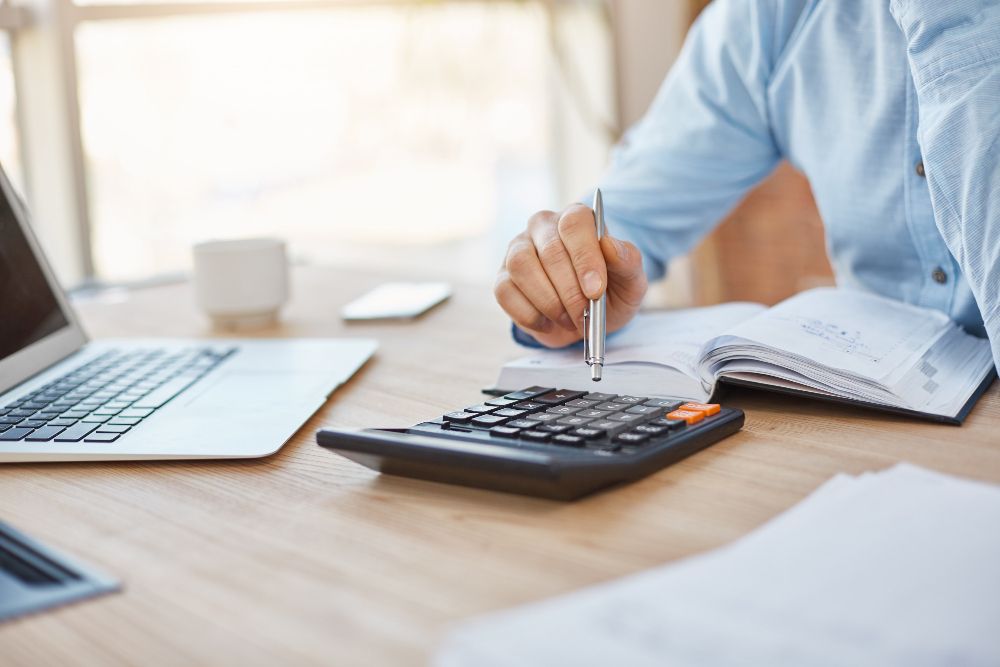 contractor calculating business operating costs