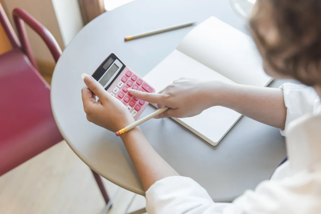 Using the Hourly to Salary Calculator on InvoiceFly