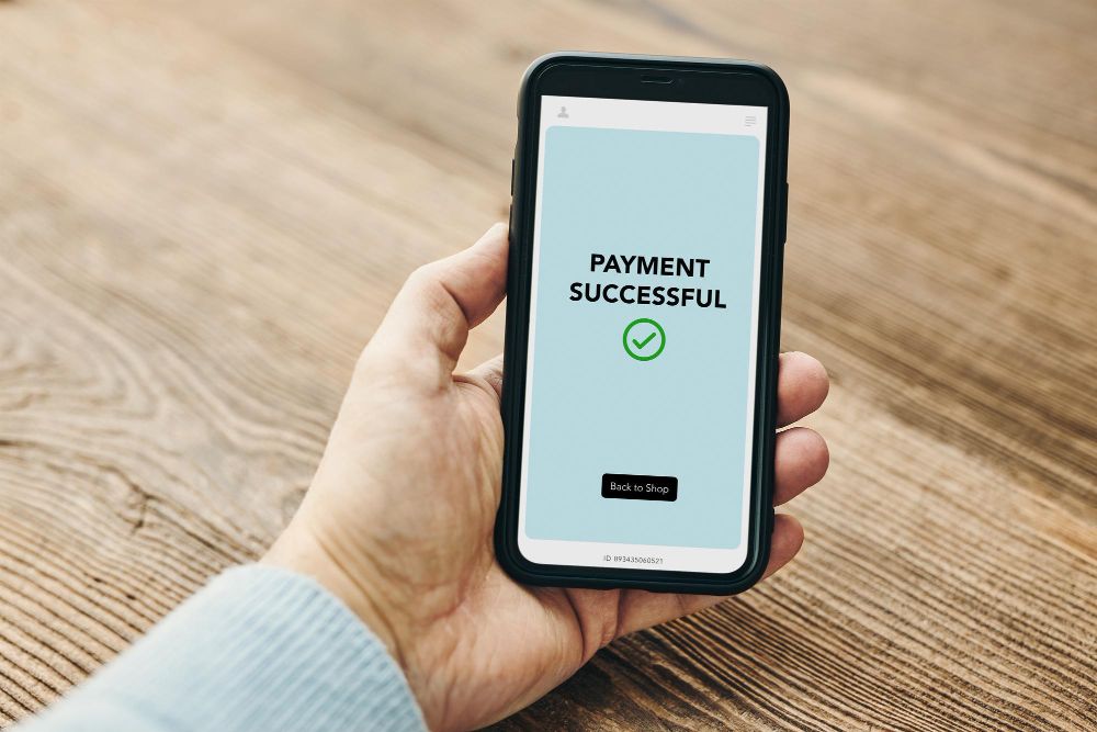 invoice app with online payments. Alt text: Customer paying an invoice through a mobile app