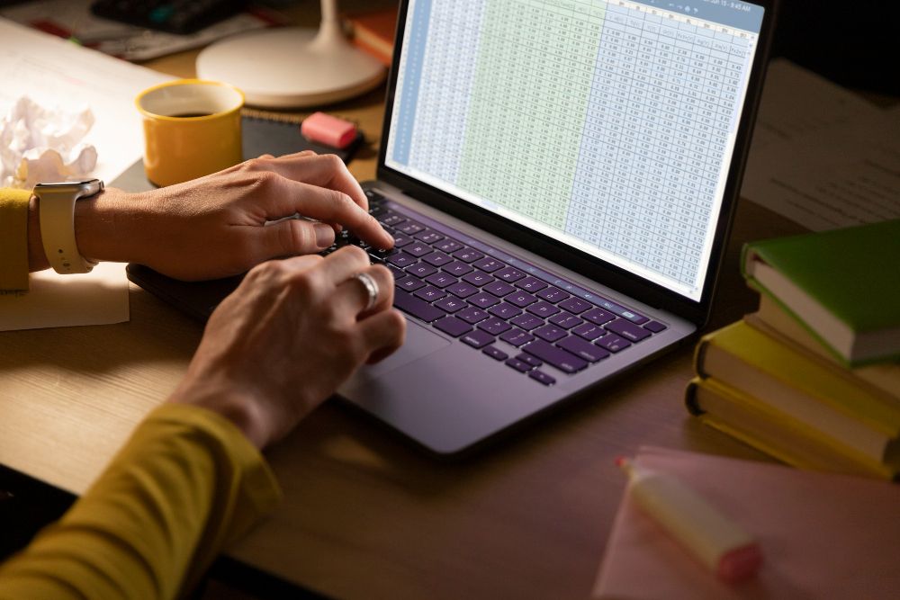 entrepreneur tracking invoice payments 
