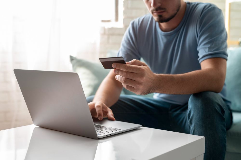 customer paying an invoice online 
