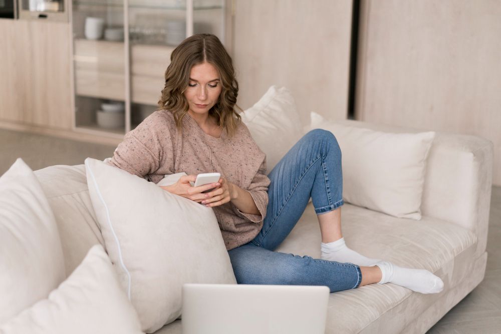 woman managing invoices from her phone